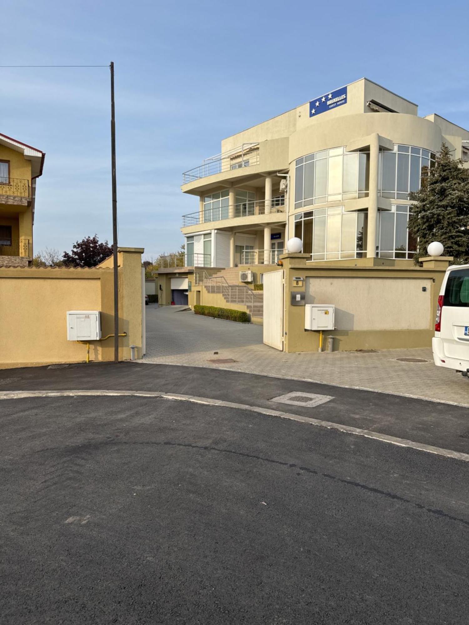 Bruxelles Guesthouse Craiova Exterior photo